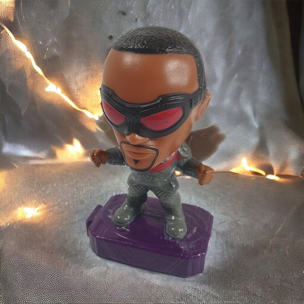McDonalds Happy Meal Toy Falcon 1 Marvel Sam Wilson 2020 STICKING WING BUTTON